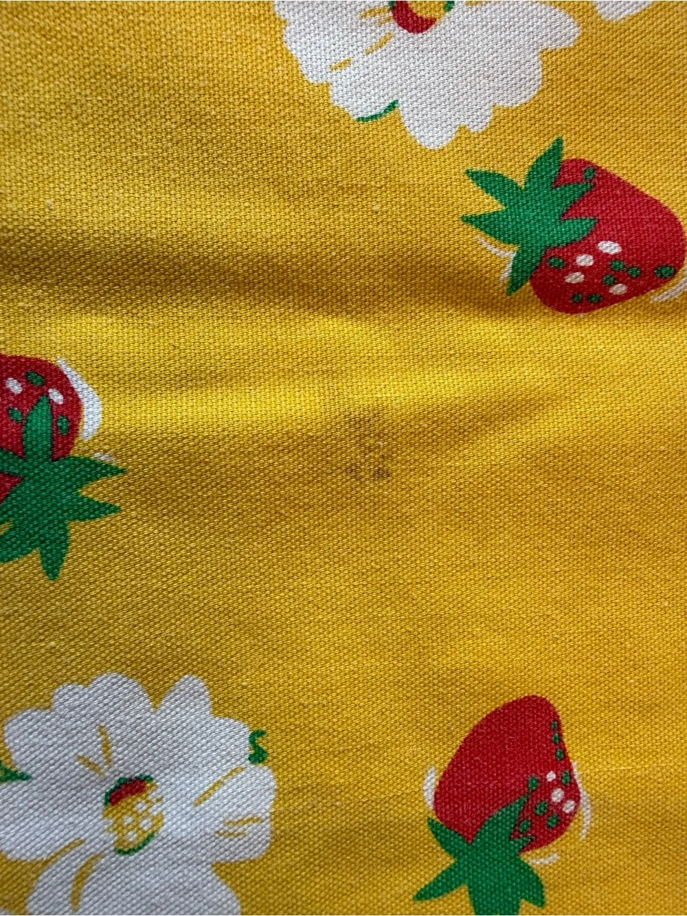 Set of 4 Yellow Strawberry & Flower napkins